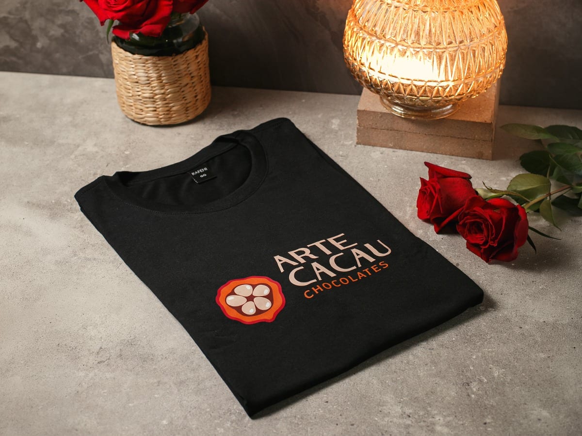 Camiseta oficial Arte Cacau Chocolates incluída no pedido da campanha